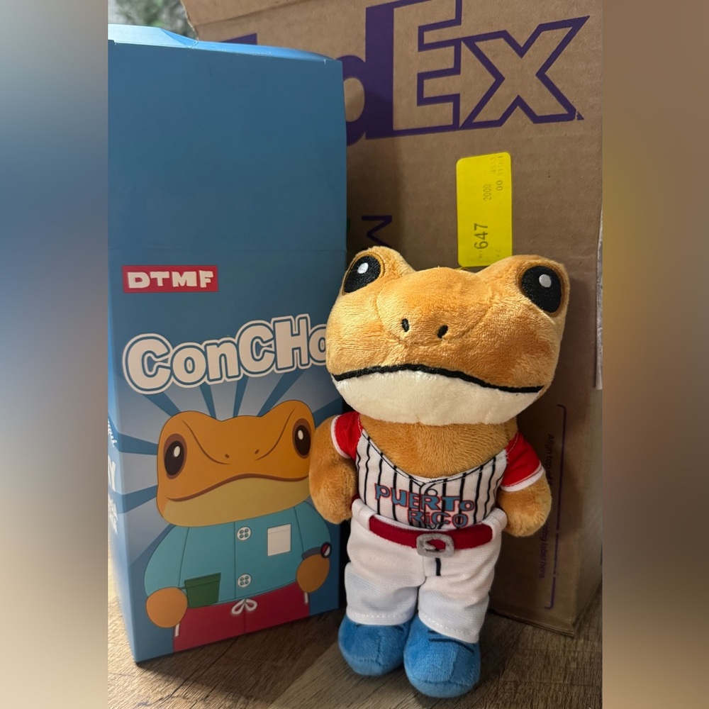 DTMF Sapo Concho - Pelotero Pendant Plush 100% authentic